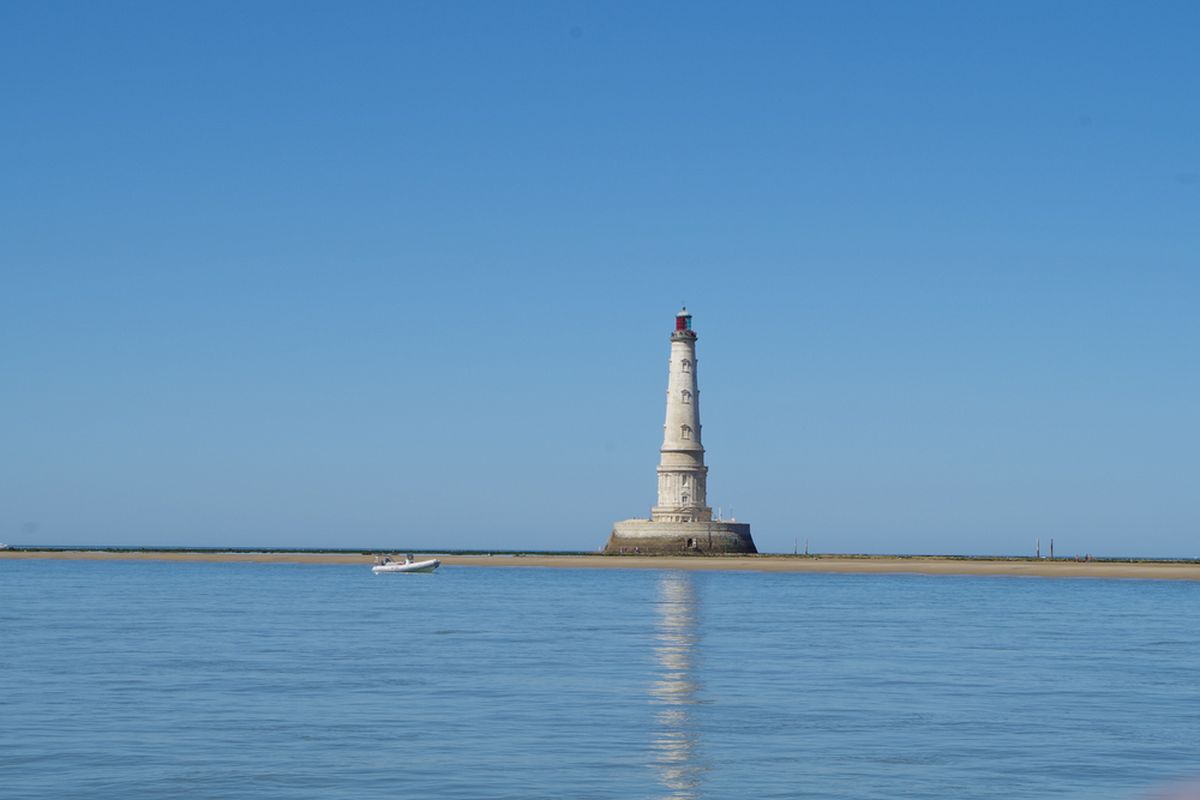 Cordouan lighthouse at low tide