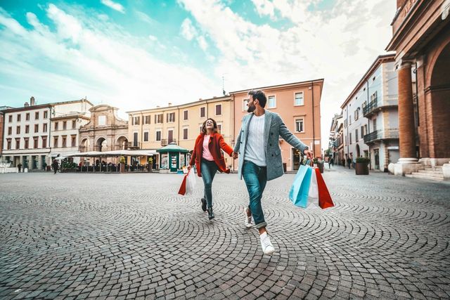 Couple holding hands and shopping in Rome