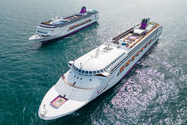 Ambition and Ambience cruise ship meet-up