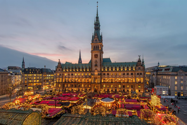 Festive Hamburg