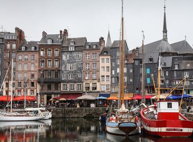 Bordeaux & Beyond: A Journey Through Western France thumbnail