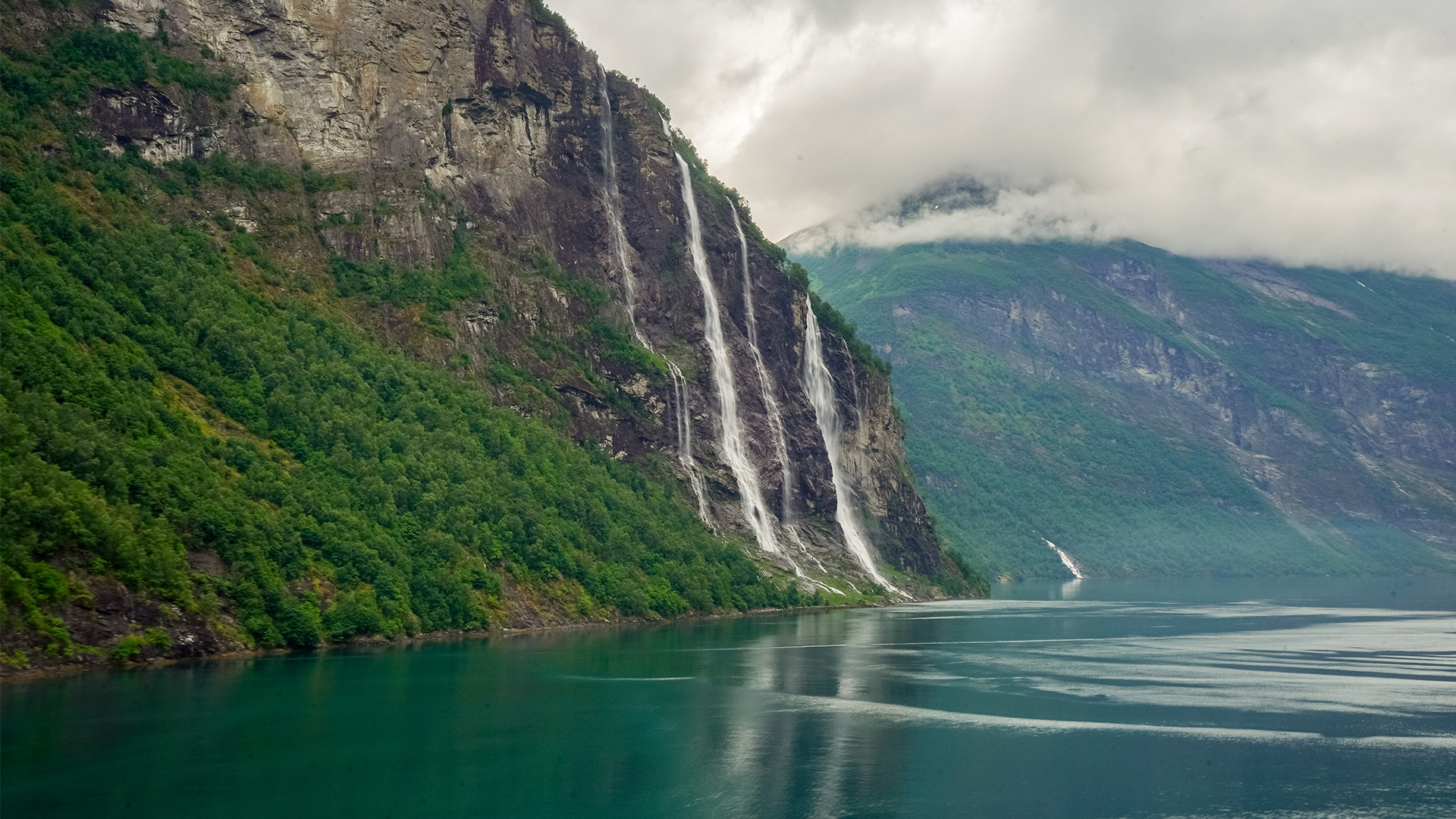 Fjordland Escapes & Nordic Traditions